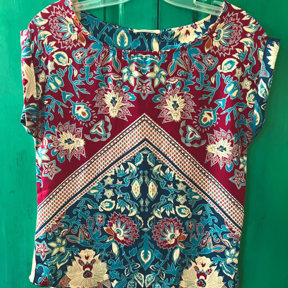 Promod boho tee with colorful front and white back